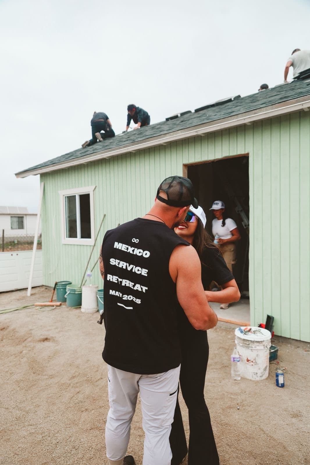 Garin Heslop alongside the cohort on the Mexico Service Retreat home build